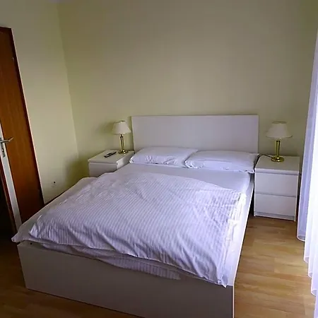 Hotel-pension Schlossgarten فندق مبيت وإفطار Trippstadt