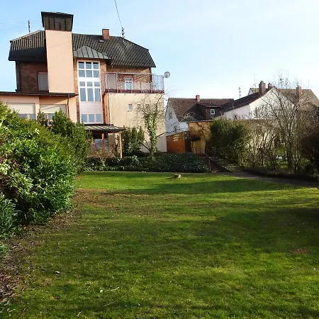 Hotel-pension Schlossgarten Frühstückspension Trippstadt